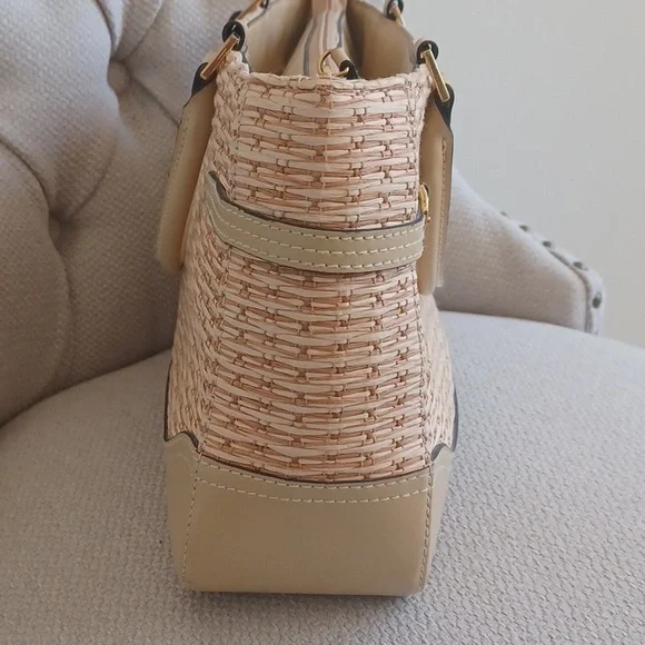 Etienne Aigner Spacious Woven Zippered Bag - Picture 5 of 16